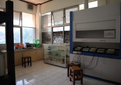 Ruang Laboratorium Fisika FMIPA UM