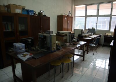 Ruang Laboratorium Fisika FMIPA UM