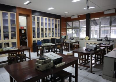 Ruang Laboratorium Fisika FMIPA UM