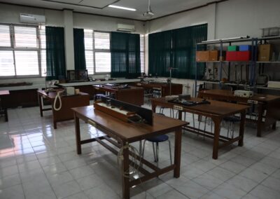 Ruang Laboratorium Fisika FMIPA UM